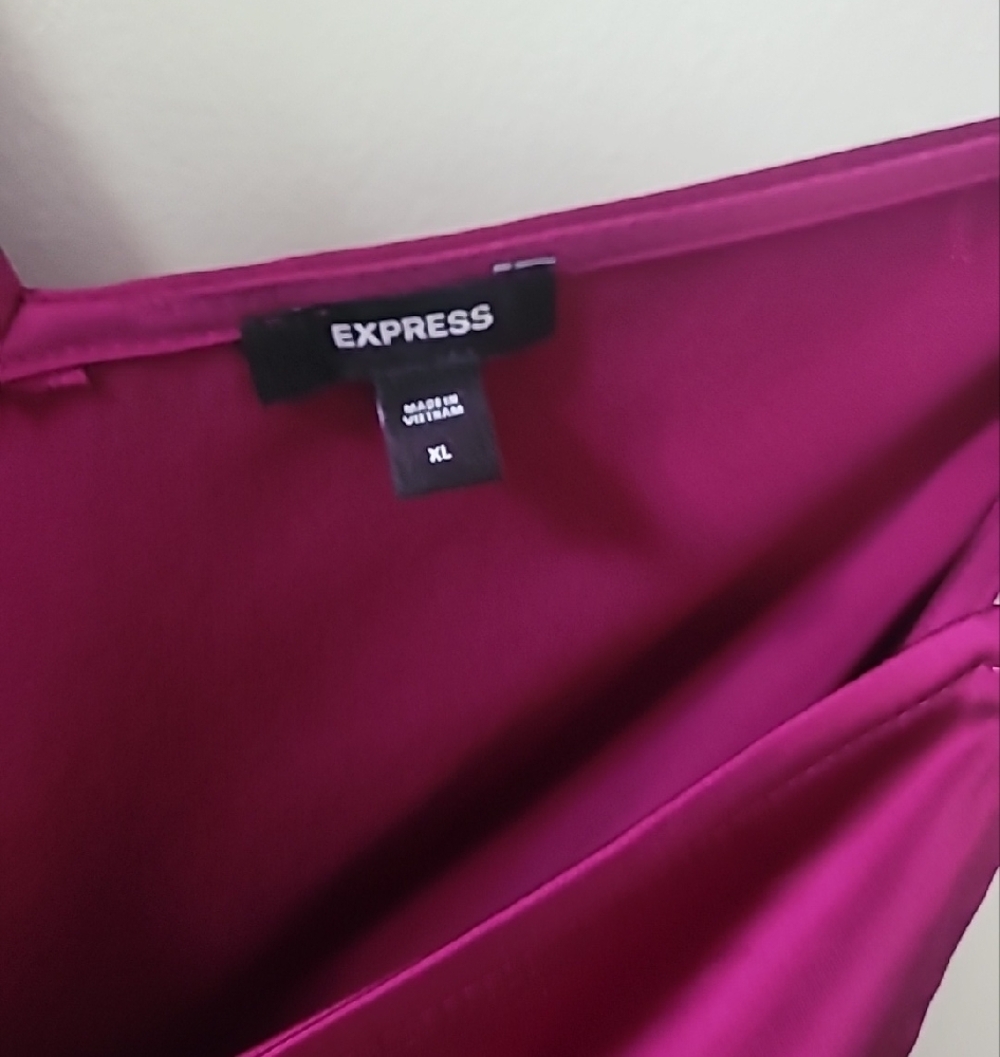 Express Satin V-Neck Cami Tank Top in Fuchsia - Picture 2 of 3